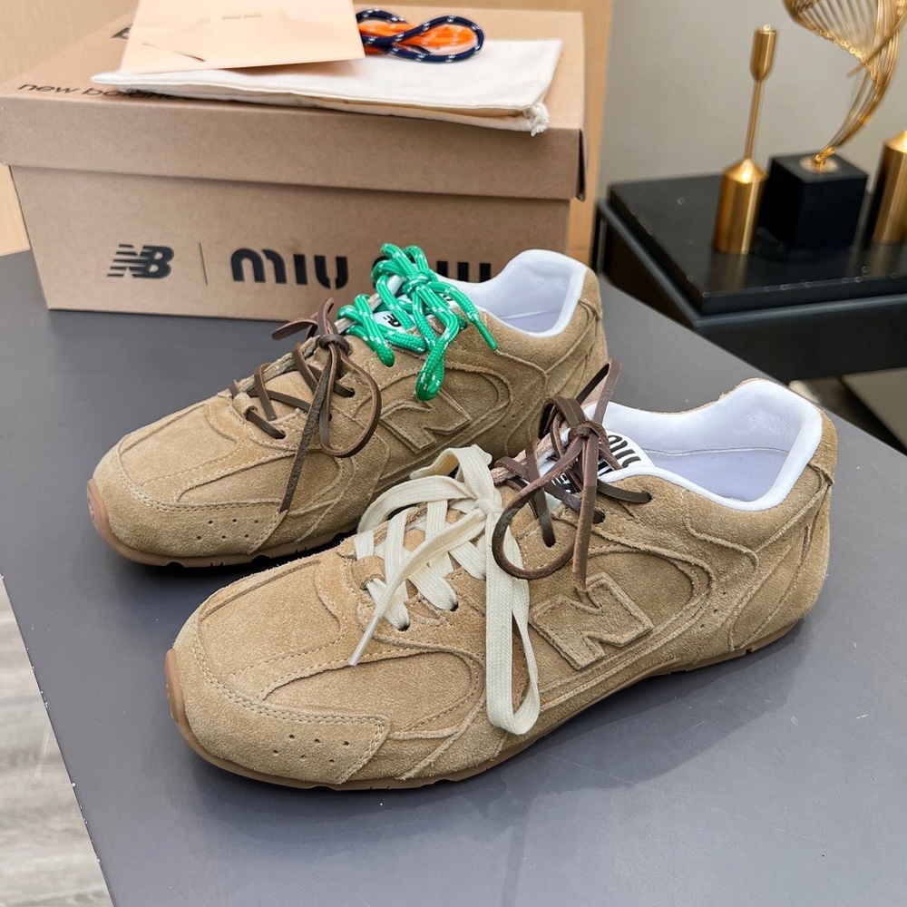 Miu Miu × New Balance Co-Branded Retro Sneakers - Picture 4 of 7